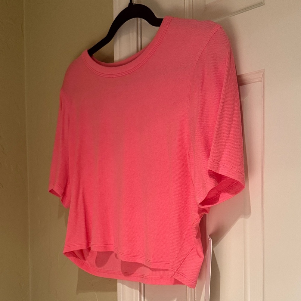 Lululemon Hold Tight Straight Hem Cropped T-shirt size 14 pink